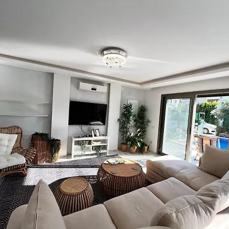 Villa 4room With Pool In Alacati Cesme